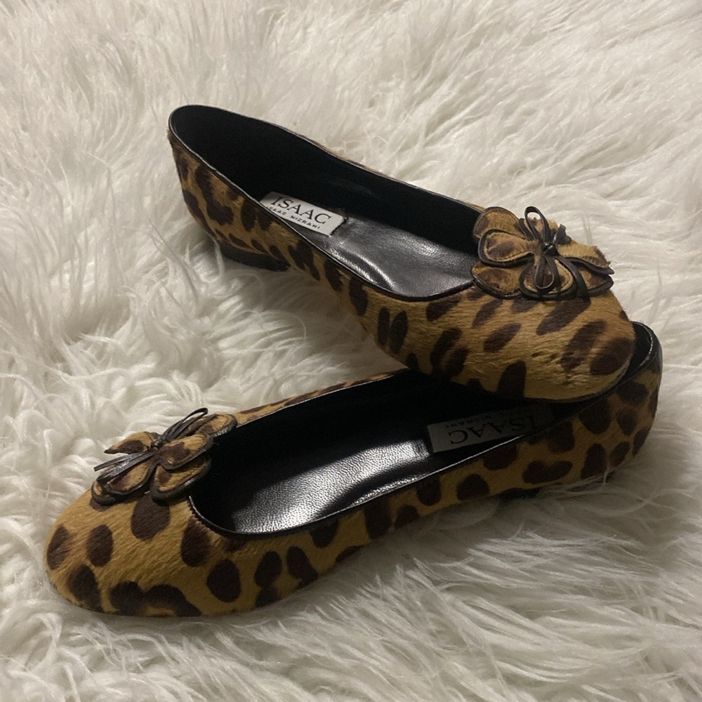 Isaac Mizrahi Italy Animal Calf Hair Flats Size 7B - Picture 2 of 9